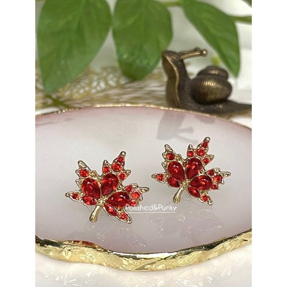 14kt Gold plated Red Maple Leaf Earrings ~ leaf earrings ~ in Gift Box - Picture 1 of 2
